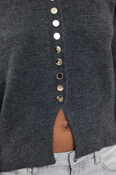 Trendyol Collection Tmavě šedá Basic Button Down Jacket Vypadající měkký pletený svetr s texturou TWOAW25HI00164