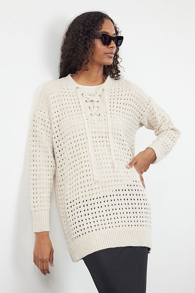 Trendyol Modest Durchbrochener Strickpullover mit Vogelaugenmuster in Stein mit Zubehör - TCTAW25AK00003