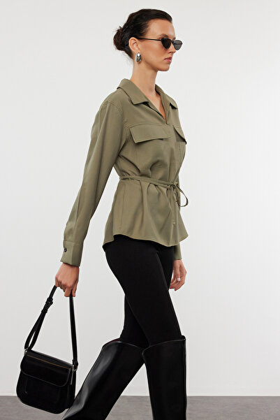 Trendyol Collection Tkaná khaki košile – s páskem, TWOAW25GO00018