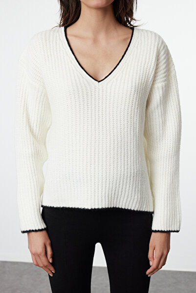Trendyol Collection Wide Fit Ecru Knitwear Sweater - Soft Textured TWOAW25KZ00224