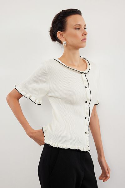 Trendyol Collection Strick-Cardigan – Ecru, Rüschendetail, TWOAW25HI00203