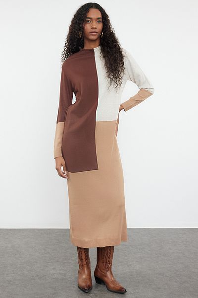 Trendyol Modest Πλεκτό Φόρεμα - Μοτίβο σε καφέ μπλοκ TCTAW25EB00025