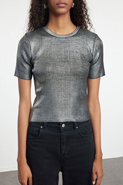 Trendyol Collection Grauer Strick-Crop-Pullover mit Rundhalsausschnitt – TWOAW25KZ00267