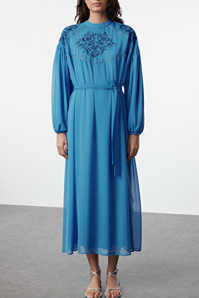 Trendyol Modest Синя бродирана рокля от шифон TCTSS24EB00277