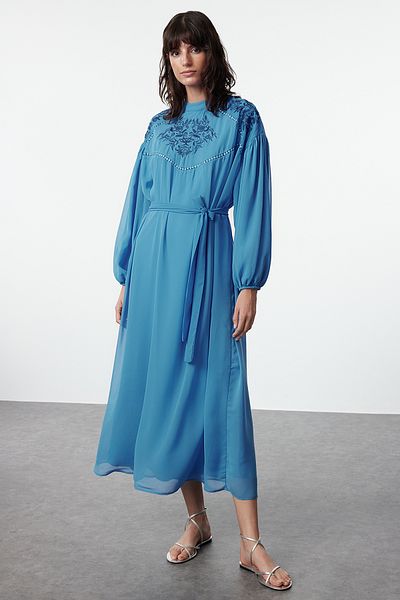 Trendyol Modest Modré vyšívané šifonové tkané šaty TCTSS24EB00277