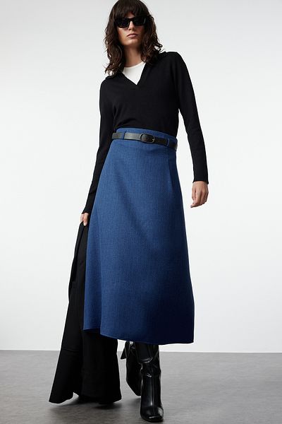 Trendyol Modest Tkaná sukně Indigo s páskem TCTAW23EE00014