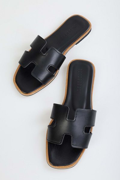 Shoeberry Чорні жіночі плоскі капці Caprice