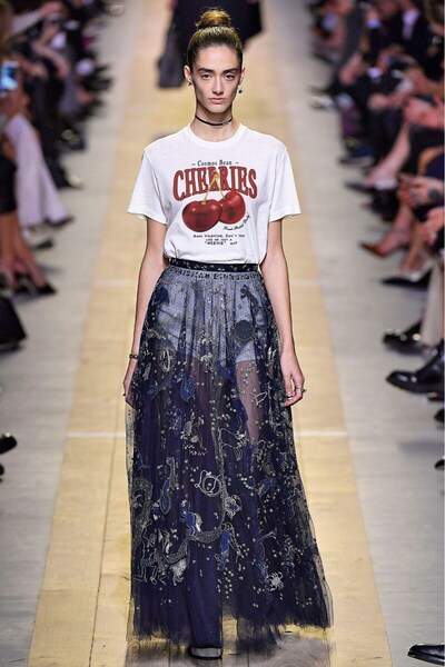 GIA - ART Бяла дамска тениска - щампа на череши и щампа на череши