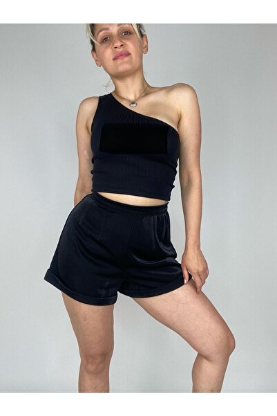 Yasminyes Özeldikim siyah parlak kemerli duble paça kısa şort