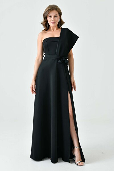 Secret Passion Lingerie Siyah Scuba Kumaş Tek Omuz ve Yırtmaç Tasarımlı Kuşaklı Maxi Abiye Elbise 582754