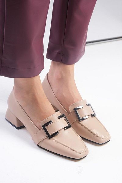 Mio Gusto Betty Nude Colored Buckle Accessory Blunt Toe Women's Short Heeled Shoes