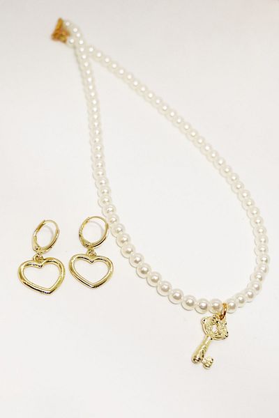 EUROMODA Pearl Necklace and Earring Set - Heart Key Design