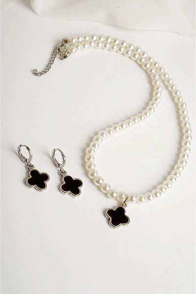 EUROMODA Model Pearl Necklace Earring Set