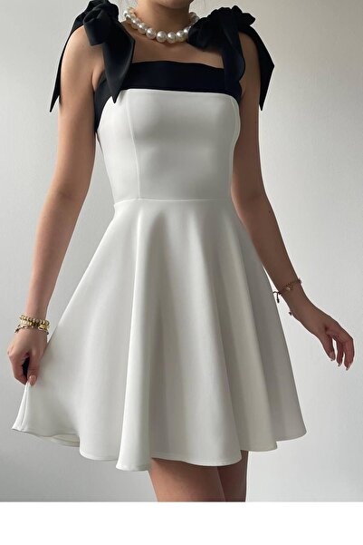 bayansepeti Rochie mini evazată cu guler fără bretele cu dungi alb Atlas, cu detaliu bretele 245