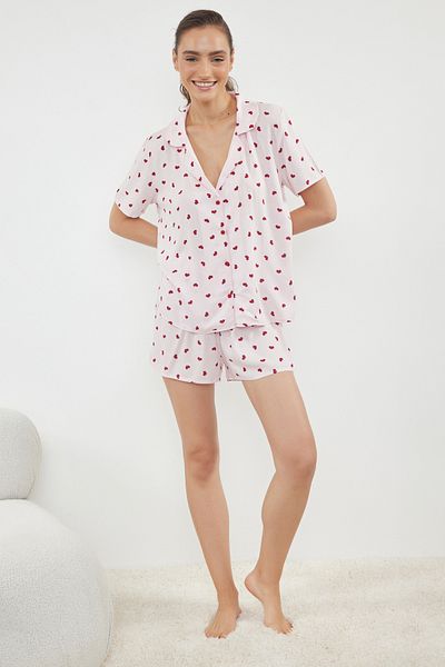 Trendyol Collection Σετ πιτζάμες υφαντό με ροζ ριγέ καρδιά βισκόζη σορτς THMSS22PT0091