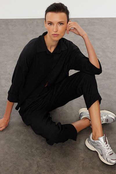 Trendyol Collection Comfortable Molded Black Knitted Set - Buttoned, Textured TWOAW25AU00100