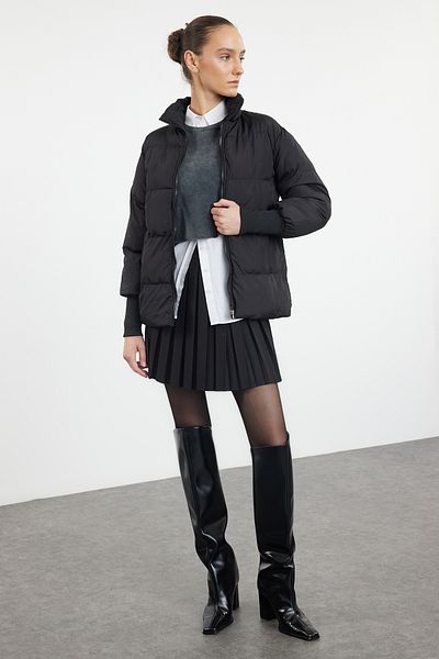 Trendyol Collection Black Ribbed Sleeve Water Repellent Puffer Jacket TWOAW22MO0002