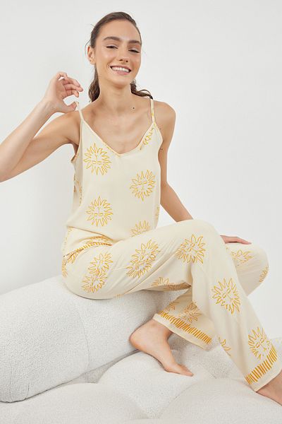 Trendyol Collection Viskosegewebe - Pyjama-Set mit Sonnenmuster und Seilträgern Thmss24pt00398