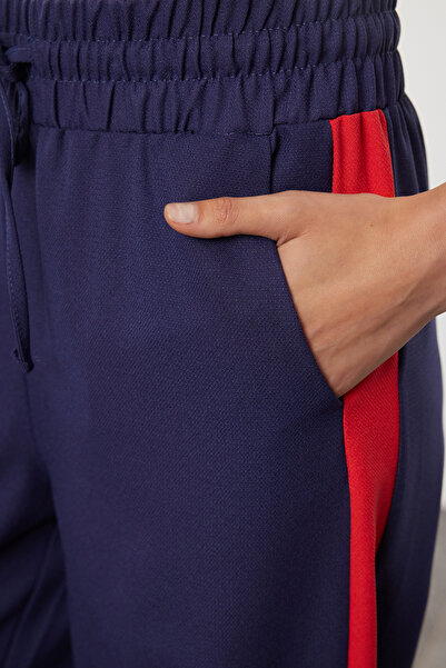 Trendyol Collection Tkané kalhoty s širokými nohavicemi v námořnické modré – elastický pas a boční pruh TWOAW25PL00050