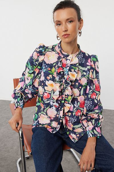 Trendyol Collection Tmavě modrá šifonová košile s květinovým potiskem - stojáček TWOAW22GO0117