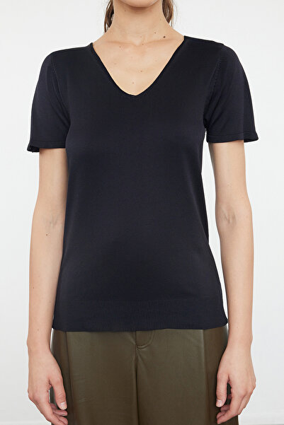 Trendyol Collection Tenká blůza z černého úpletu Premium Yarn s krátkým rukávem TWOAW25BZ00215