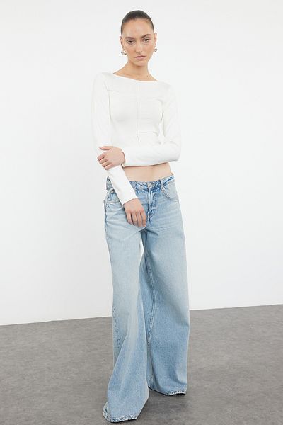 Trendyol Collection Flexibilní viskózní pletená - Soft Buttoned Body Fitted Crop Bluse Twoaw25bz00140