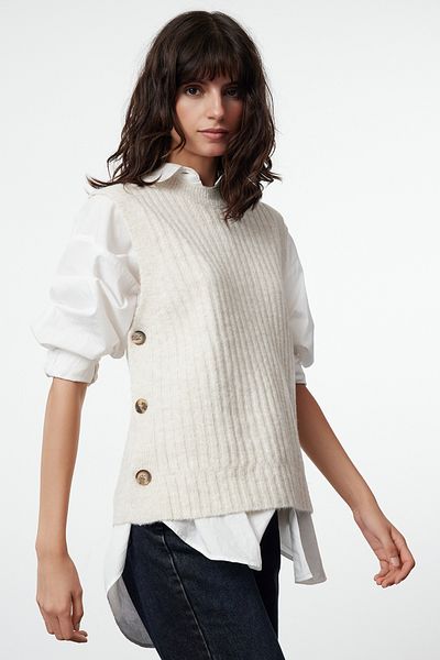 Trendyol Collection Beige Fitted Knitwear Sweater - Side Buttons, Soft Texture Twoaw25Sv00022