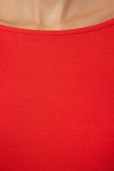 Trendyol Collection Schmale Strickbluse mit U-Boot-Ausschnitt in Rot - Regular Fit TWOAW25BZ00011