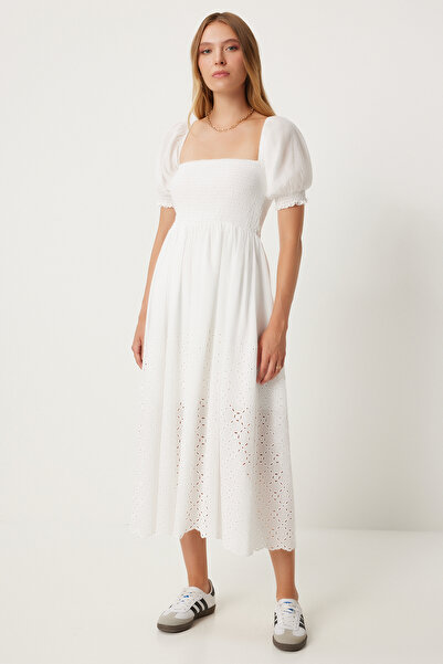 Happiness İstanbul Bílé vroubkované letní šaty - čtvercový límec, FN03253