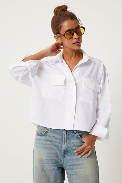 Happiness İstanbul Cămașă albă oversize pentru femei - cu buzunare acoperite, scurtă FN03249