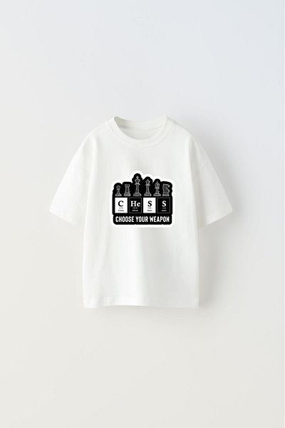 The Champ Clothing Бяла детска тениска - Изберете своето оръжие с надпис и шах