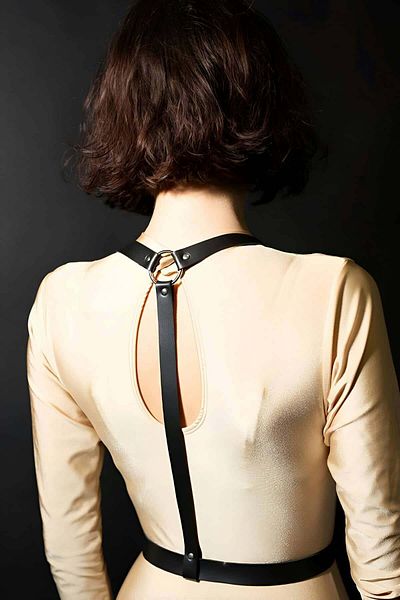 SHIY Curea elegantă din piele peste piept - APFT599