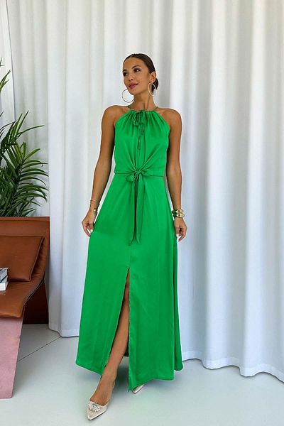 Mine Tan Butik Πράσινο σατέν ρωμαϊκό γυναικείο φόρεμα με λεπτομέρεια στο λαιμό και σκίσιμο