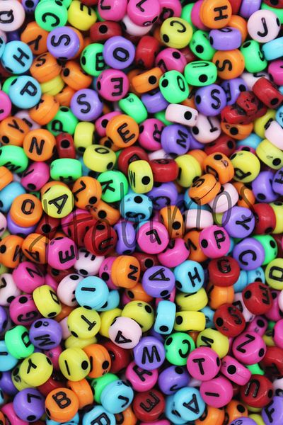 Hobimos 7 mm Flat Letter Beads - 100 τεμάχια μαύρου χρώματος πάνω από το δάπεδο κοσμηματοπωλείο
