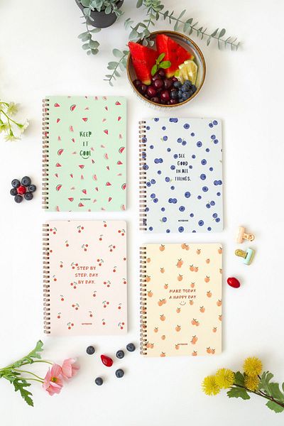 Matt Notebook دفتر ملاحظات مدرسي حلزوني مقاس A5 - 80 ورقة، مجموعة من 4 قطع، فواكه مربعة