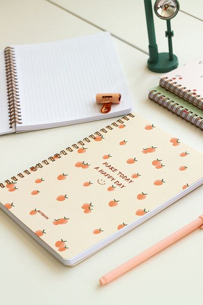 Matt Notebook دفتر ملاحظات مدرسي حلزوني مقاس A5 - 80 ورقة، مجموعة من 4 قطع، فواكه مربعة