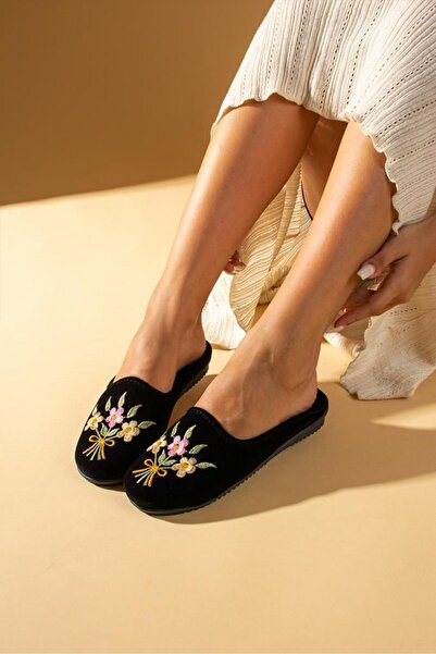 AGACE Siyah Buket Kadın Ev Terliği Kışlık Kapalı Yumuşak Rahat Terlik Nakışlı Çeyiz Misafir Terliği