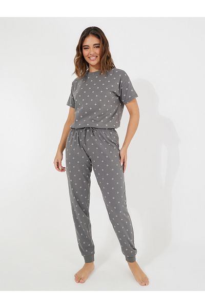 Styli AOP Floral T-Shirt & Cuffed Pyjama Set