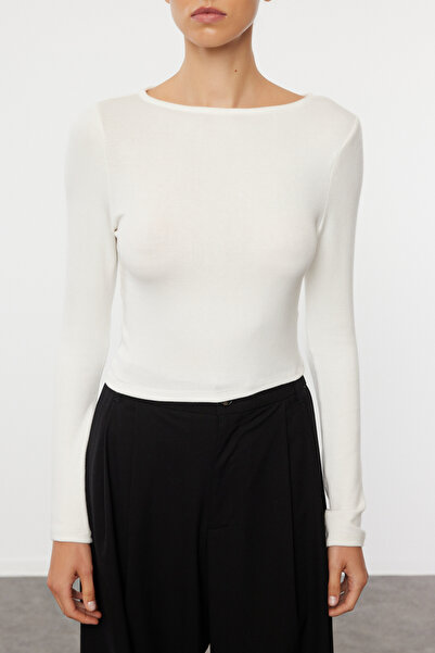 Trendyol Collection Pletená halenka Ecru Regular Length Slim Fit – Lodní výstřih, TWOAW25BZ00011