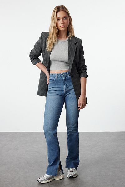 Trendyol Collection Sötétkék, magas derekú, hasított, kiszélesedő farmernadrág - Fenntartható TWOAW22JE0382