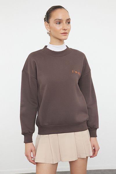 Trendyol Collection Кафяв дебел полар от вътрешната страна, стандартен/нормална кройка, бродиран плетен суичър с лозунг TWOAW21SW1061