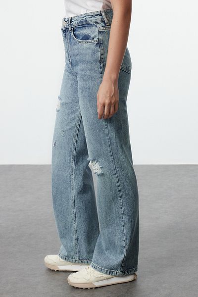 Trendyol Collection Blaue zerrissene Jeans mit weitem Bein und hoher Taille TWOSS24JE00073