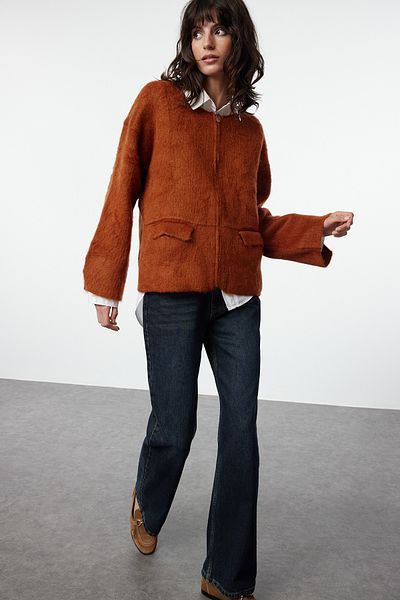 Trendyol Collection Kardigan s měkkou texturou z hnědého úpletu - TWOAW25HI00189