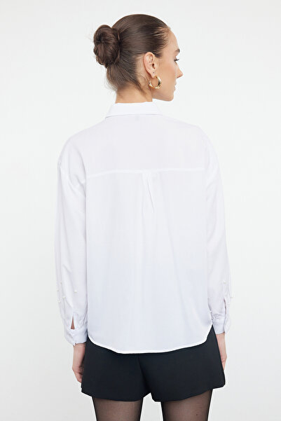 Trendyol Collection Pearl Detailed Ecru oversize košile – balónový rukáv, široký střih TWOAW25GO00038