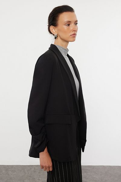 Trendyol Collection Schwarze gewebte Blazerjacke – Schalkragen, reguläre Passform TWOAW25BC00022