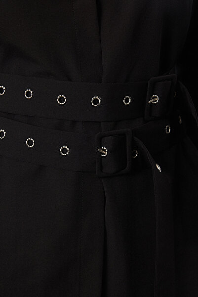 Trendyol Collection Černá košile Oversize Wide Fit s páskem v pase TWOAW25GO00025