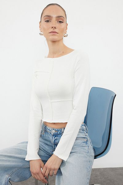 Trendyol Collection Flexibilní viskózní pletená - Soft Buttoned Body Fitted Crop Bluse Twoaw25bz00140