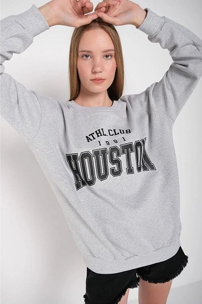 MODAGEN Γυναικείο φούτερ σε γκρι Houston με στάμπα με λαιμόκοψη oversize