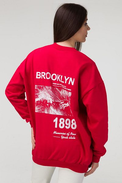MODAGEN Unisex Red Brooklyn 1898 Φούτερ με στάμπα Crew Neck Oversize