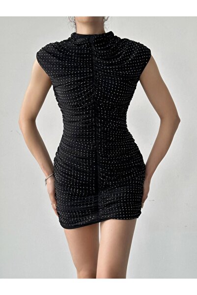 Afiş Butik فستان أسود بتفاصيل من التول والأحجار